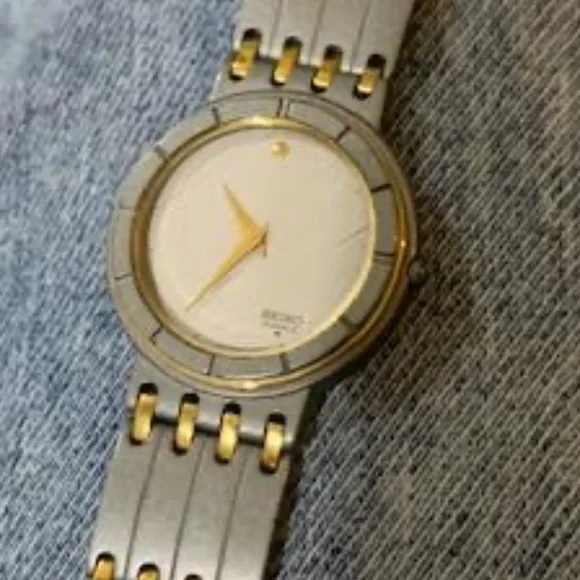 LIKE NEW! Men's Seiko Quartz Silver Matt Finish/Two Tone Gold/Stainless Watch - Picture 4 of 11